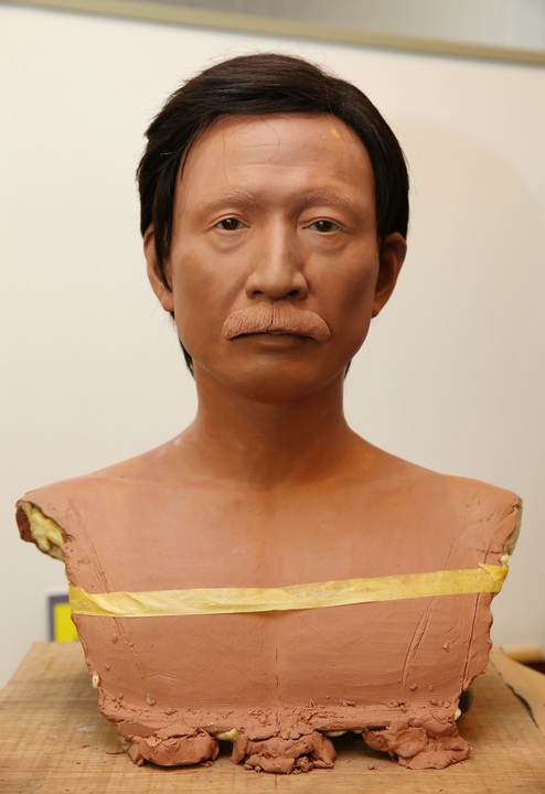 作成途中の漱石の顔。似てる？（出典：朝日新聞デジタル）