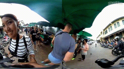 現地の方と手を振ってコミュニケーション!