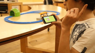 声を出して動かしているところ