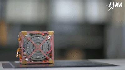 一辺で起き上がる