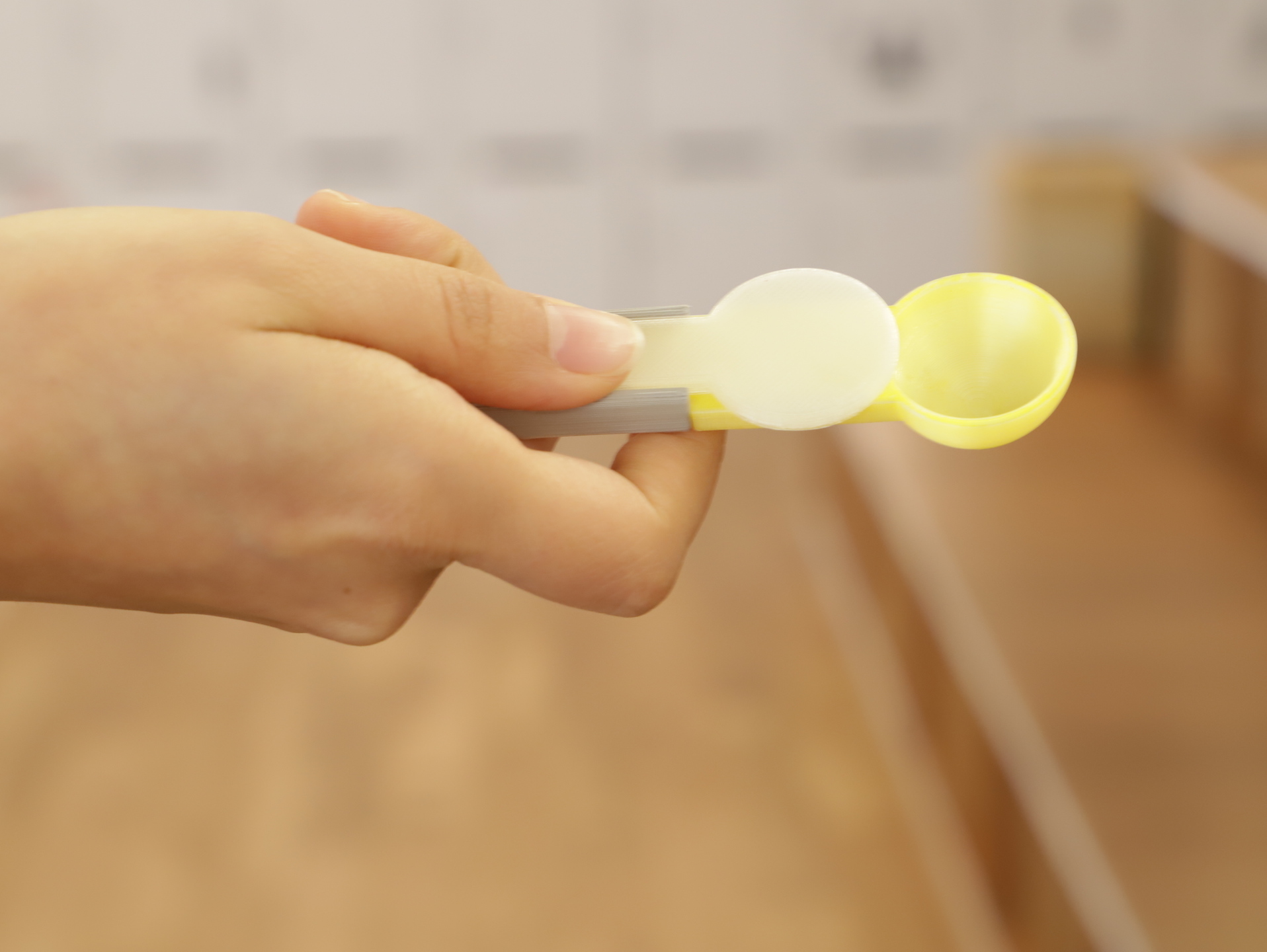 スプーン静止画