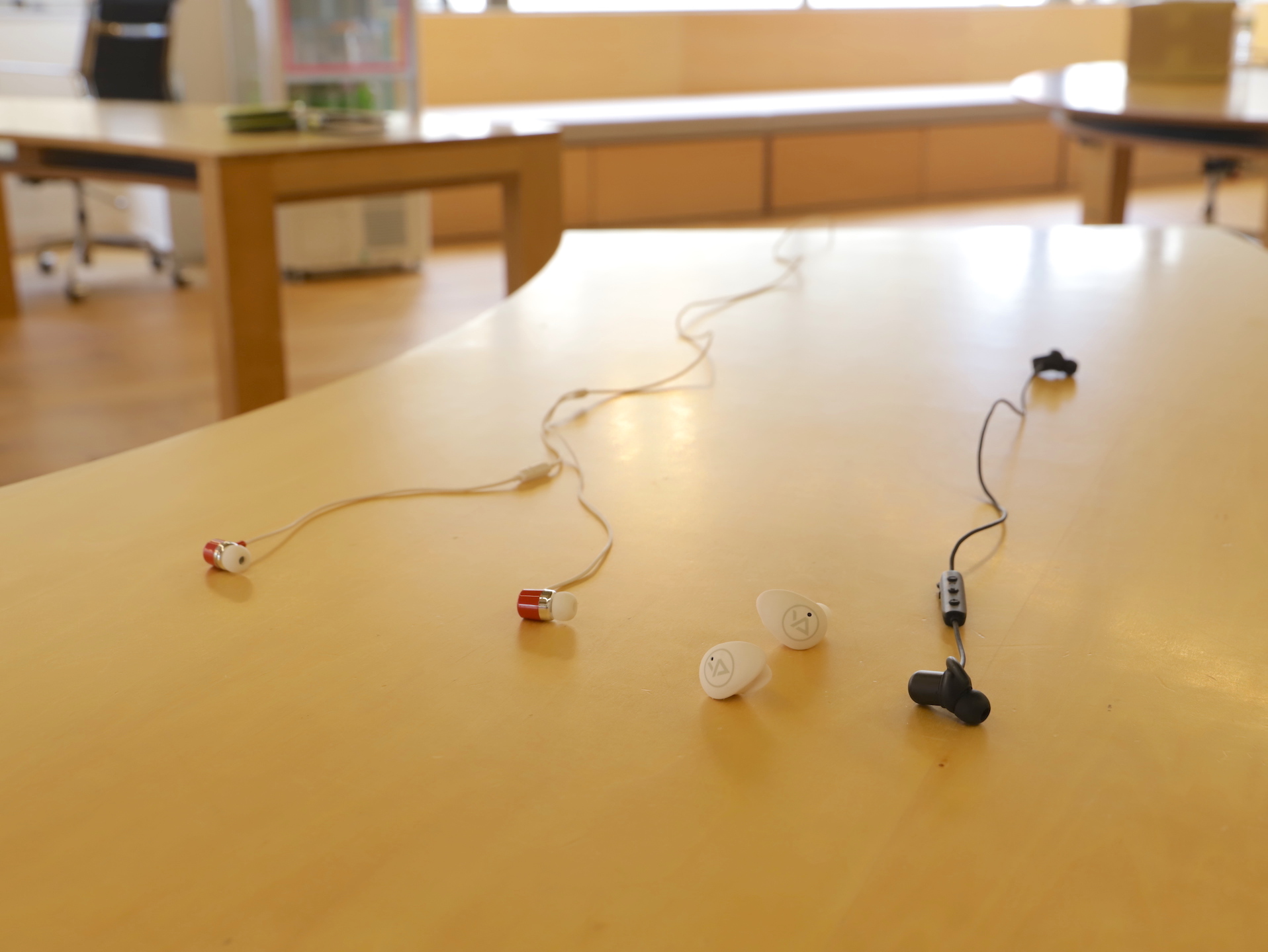 [有線と無線を比較して撮影、横に並べて]