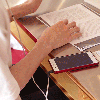 [スマホを落とすgif画像]