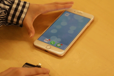 差し込むと起動