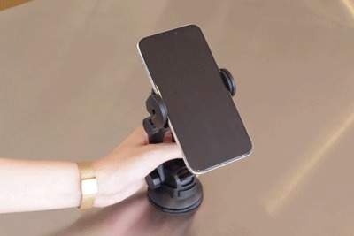 金属製のテーブルでグラグラ揺らしてみるGIF
