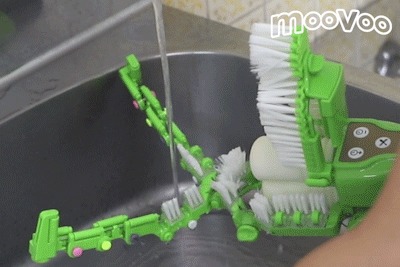 食器を挟む