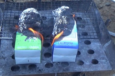 牛乳パックを焼く