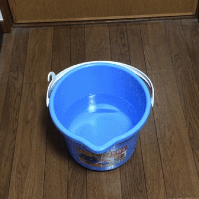 anker soundcore2をバケツに水没させた画像