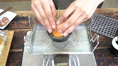 マルチロースターとスキレットで目玉焼きを作る