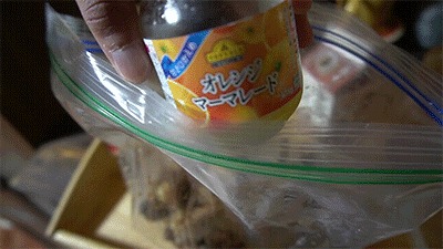 スペアリブにマーマレードジャムを加える