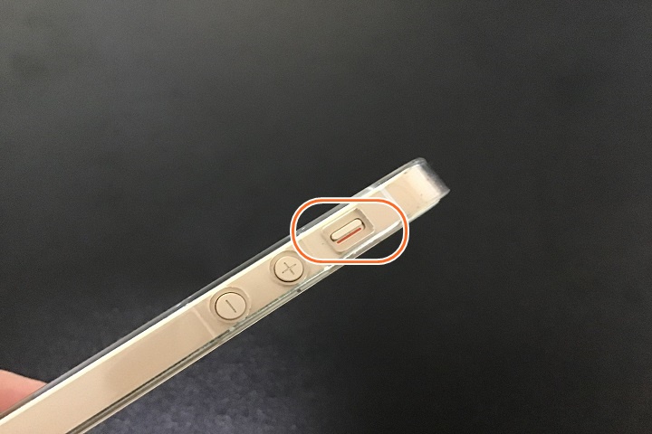 iphoneSEのマナーモードスイッチ