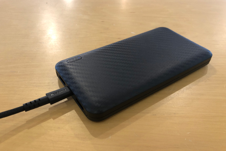 ケーブル型のモバイルバッテリー