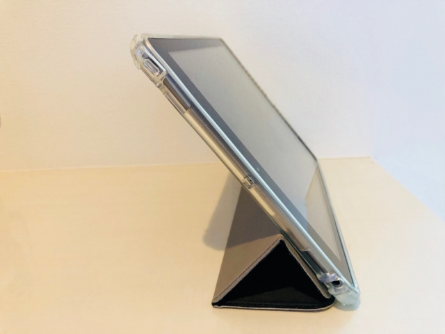 iPadを横から撮影したイメージ