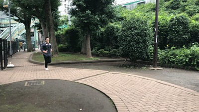 <alt>WFanを着けてジョギング