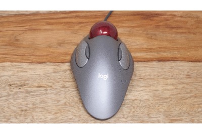 Trackman Marbleに手を添えた所のgif