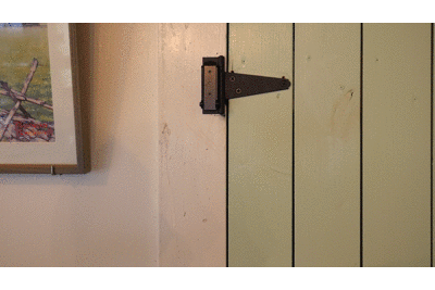 収納式ヘッドホンスタンドMAG（型番：NB-HSTA06MAG）にヘッドホンをかけるgif