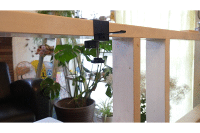 ヘッドホンスタンド クランプ式（型番：NB-HSTA01SC）にヘッドホンをかけるgif