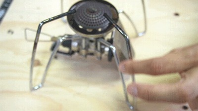 soto st310の脚に洗剤を塗る様子