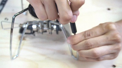 soto st310の脚にシリコンチューブを通している様子