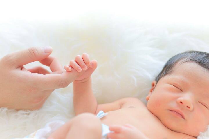 子どもが寝ている写真