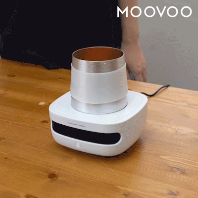 水を飲む
