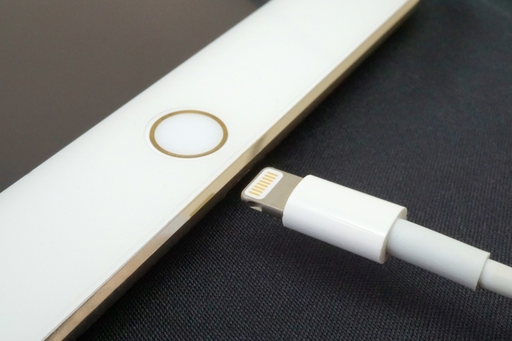 充電されているiPhone
