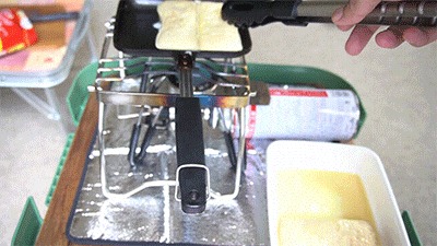 ホットサンドメーカーで焼く