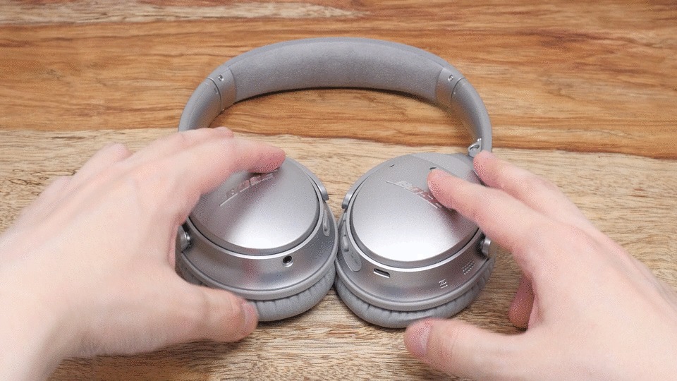 BOSE QuietComfor 35 wireless headphones II本体を畳んでいるgif