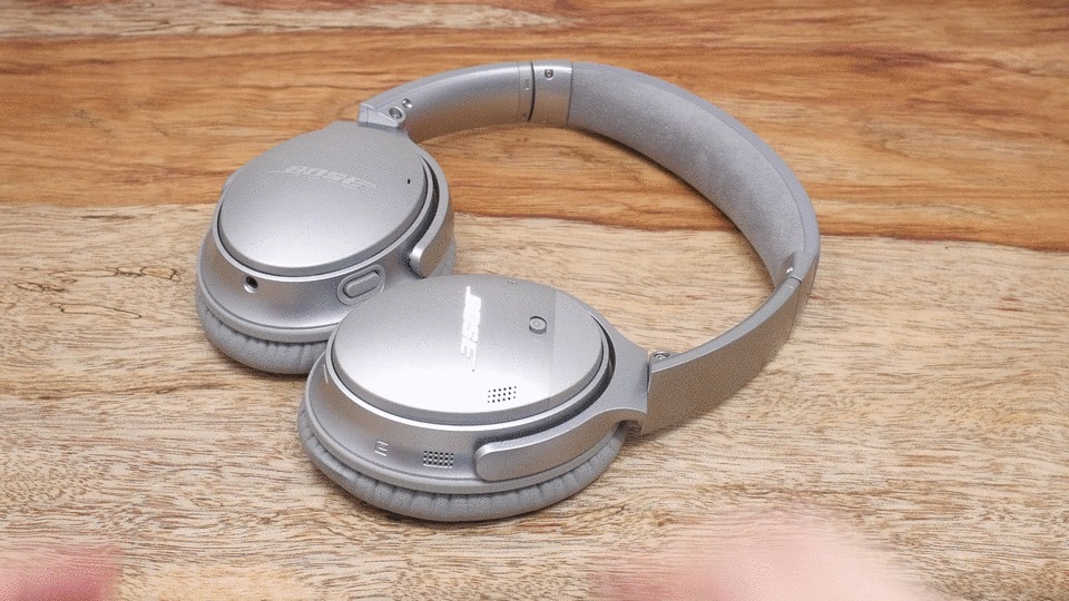 BOSE QuietComfor 35 wireless headphones II本体を組み立てているgif