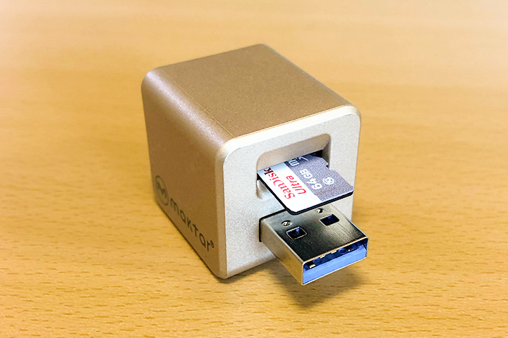 Qubii ProとMicro SDカードの写真