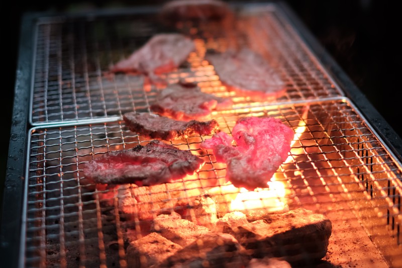 焼肉とバーベキューコンロ