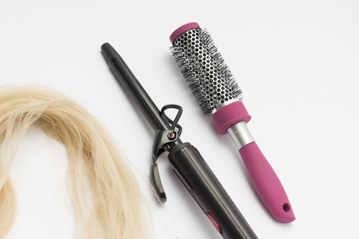 コテとブラシの写真