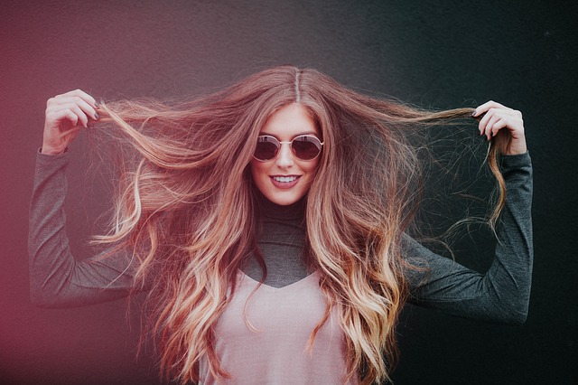 ロングヘアの女性の写真