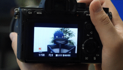 α7R Ⅳの瞳AF(オートフォーカス)機能でUZU店長を追うGIF