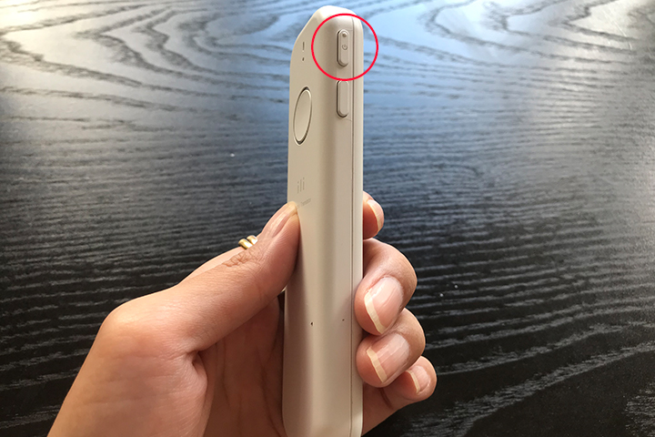 イリーの電源ボタン