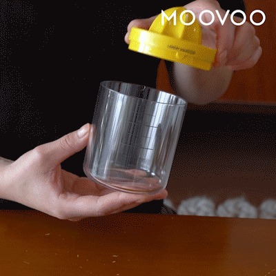 レモンを絞る
