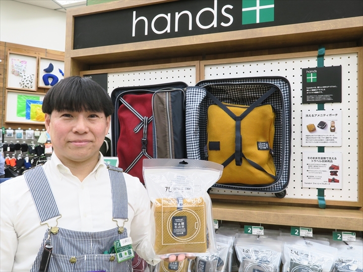 店頭に立つ小井川さん