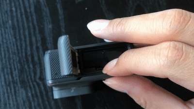 microSDメモリーカードの取り出し方