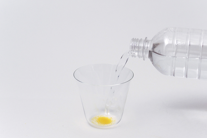 水を注ぐ