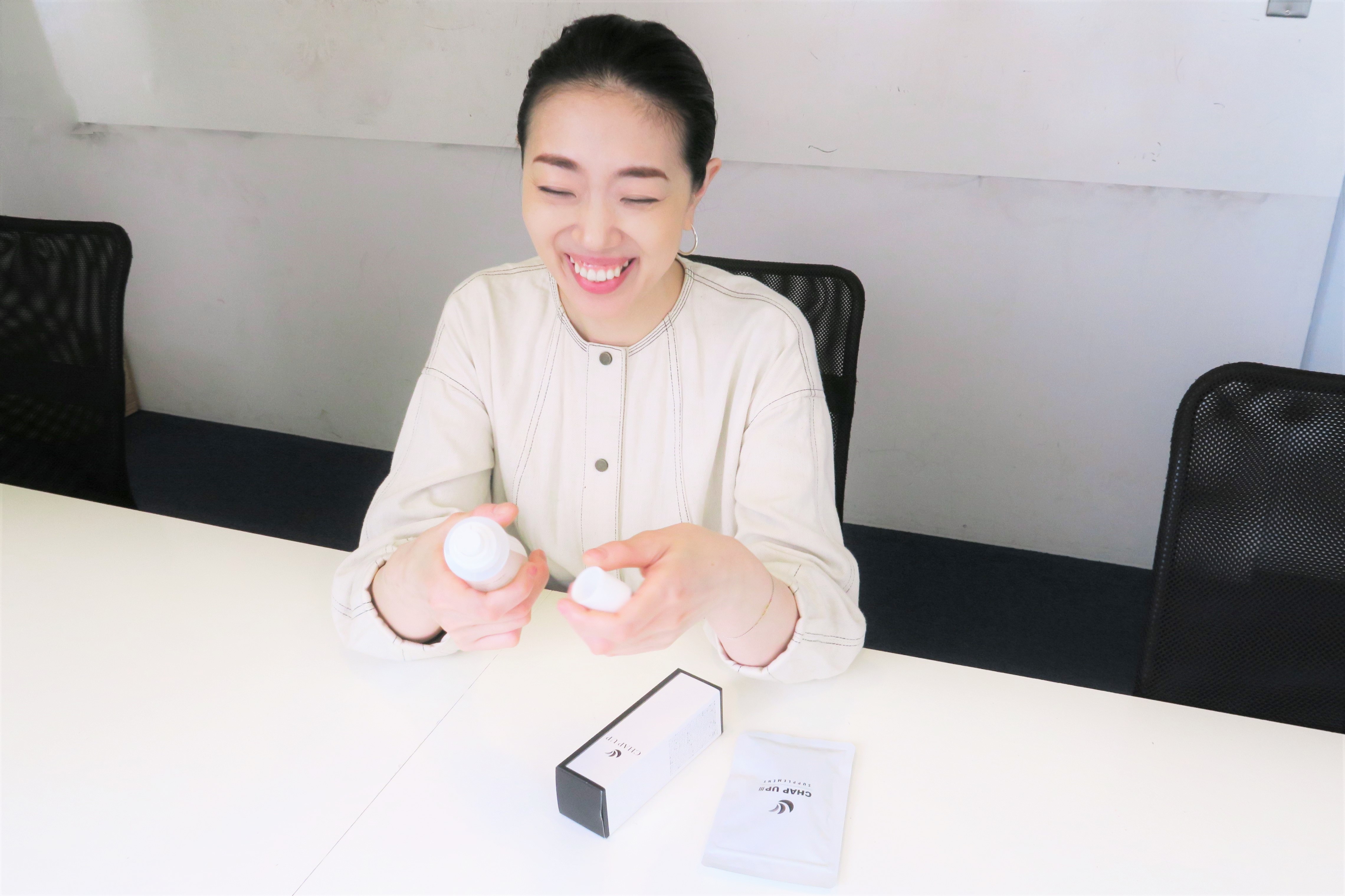 インタビュー中の鎌田妹さん