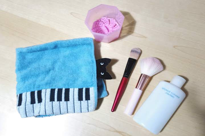 ファンデーションブラシを洗うときに必要な道具