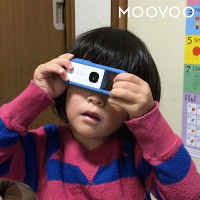子供が「INSPIC REC」を使っている場面