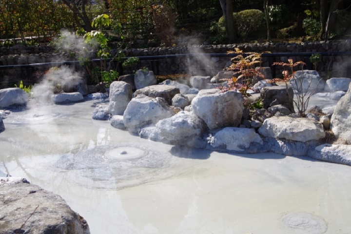 <alt>泥温泉の写真