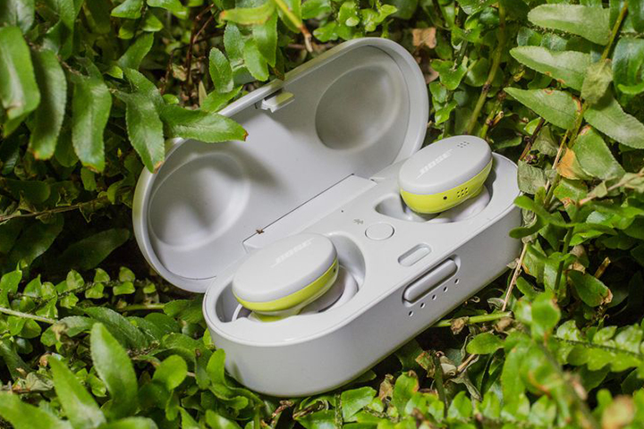 BOSE Earbuds 500本体と充電ケース