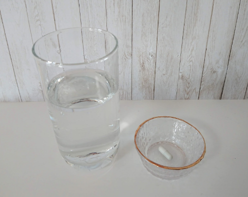 CUBIREカプセルと水の写真