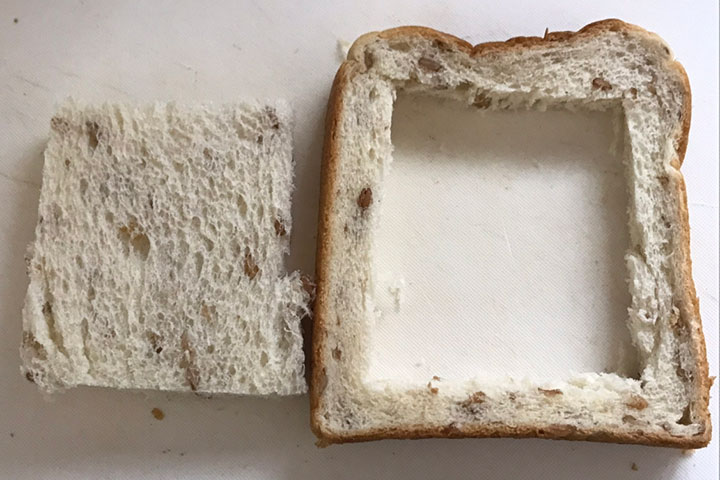 四角くくりぬかれた食パン