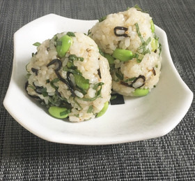 朝食に☆枝豆と塩昆布のオイルおにぎり