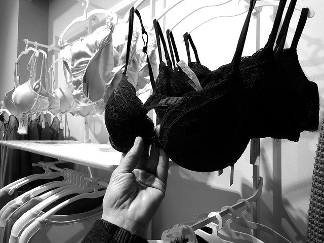 お店のブラジャーの写真