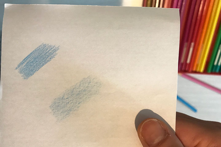色鉛筆の書き心地を試した紙