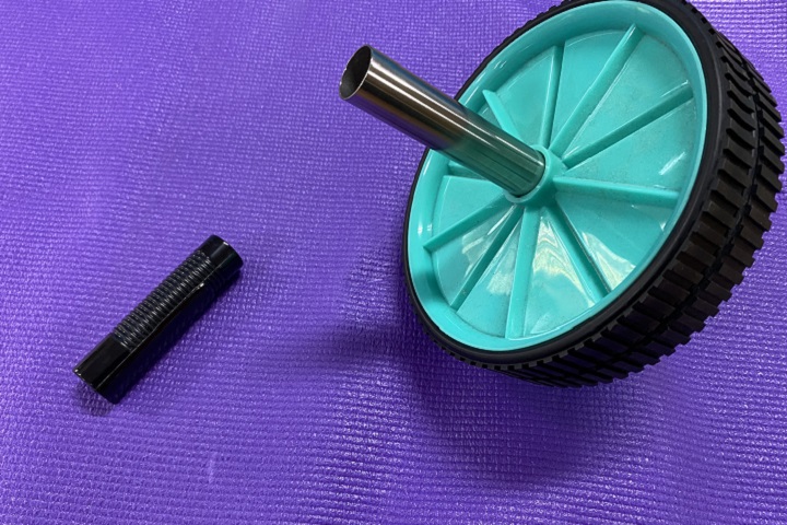 ダイソーの腹筋ローラーの取っ手が外れた様子